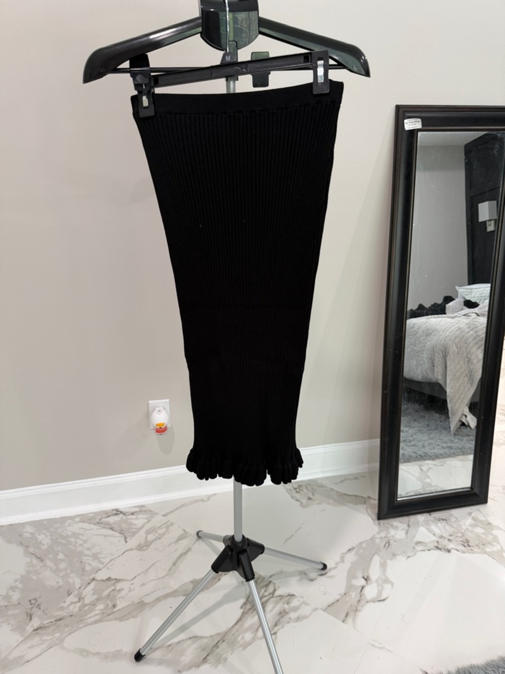 T Tahari Black Ribbed Midi Skirt with Ruffled Hem